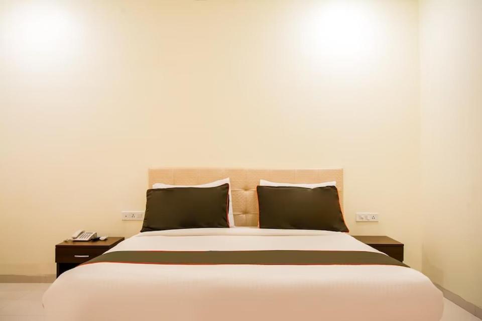 Hotel Lorven ヴィシャーカパトナム エクステリア 写真